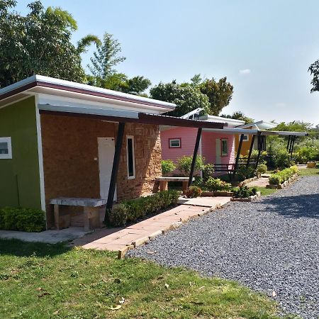Baan Hin Sai Suay Otel Nong Sarai Dış mekan fotoğraf