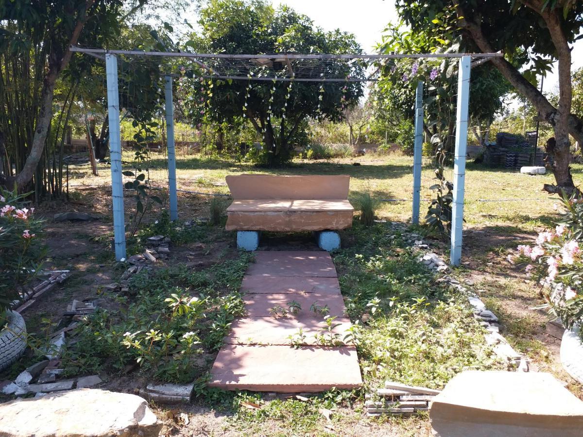 Baan Hin Sai Suay Otel Nong Sarai Dış mekan fotoğraf