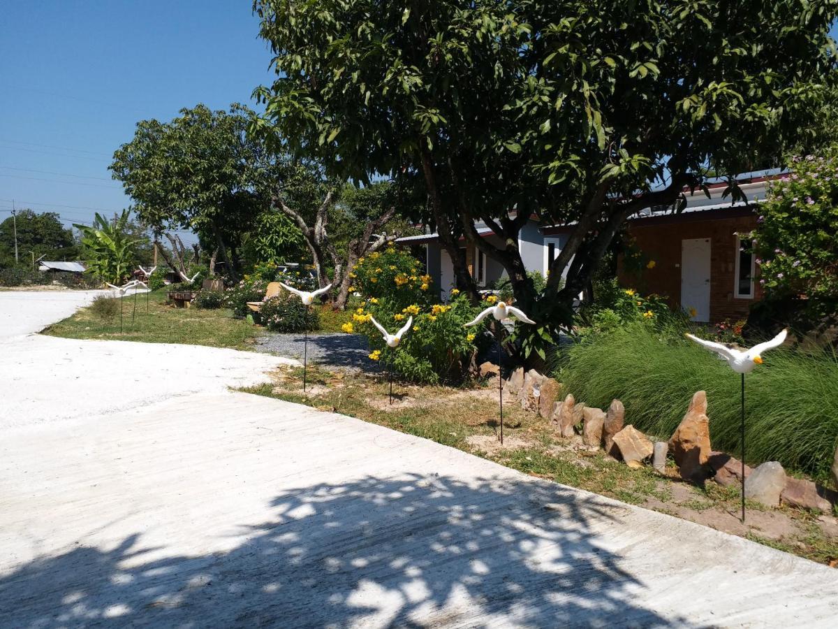 Baan Hin Sai Suay Otel Nong Sarai Dış mekan fotoğraf